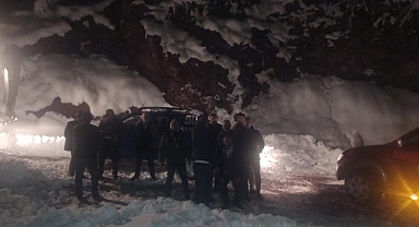 ARTVİN'DE BABA-OĞUL YAYLADA MAHSUR KALDI