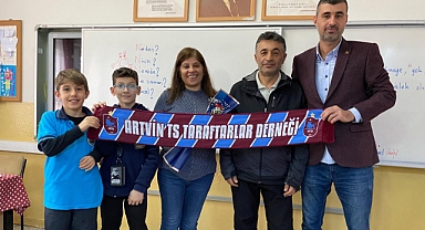 ARTVİN TRABZONSPOR TARAFTARLAR DERNEĞİ ÖĞRETMENLERİ UNUTMADI
