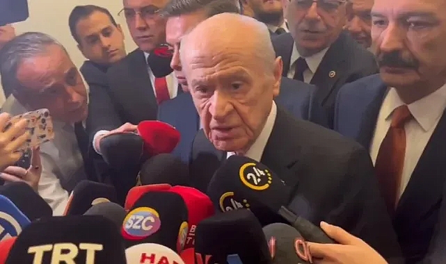 BAHÇELİ KADIN GAZETECİYİ AZARLADI