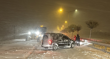 BAYBURT-GÜMÜŞHANE KARA YOLU KARA TESLİM!