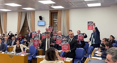 CHP'Lİ VEKİLLERDEN ASGARİ ÜCRET PROTESTOSU!