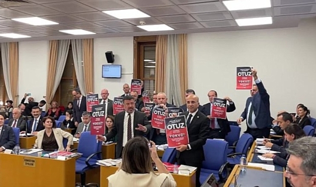 CHP'Lİ VEKİLLERDEN ASGARİ ÜCRET PROTESTOSU!