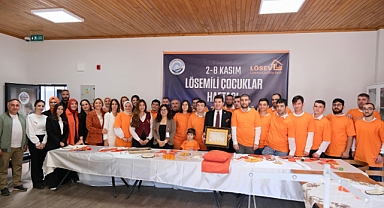 EN MUTLU KÖY TURUNCUYA BOYANDI