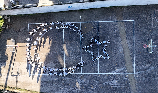 GİRESUNLU ÖĞRENCİLERDEN ATA İÇİN MUHTEŞEM KAREOGRAFİ