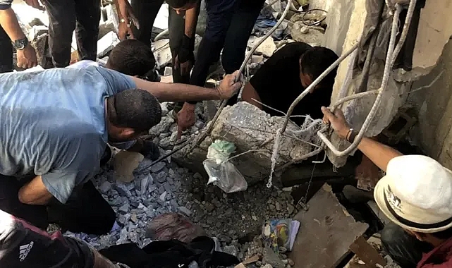 KATİL İSRAİL APARTMANI BOMBALADI:247 ŞEHİT