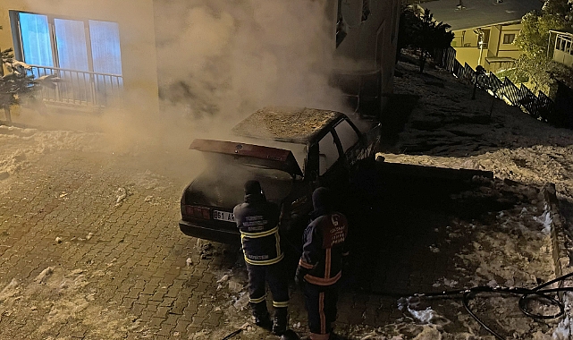 PARK HALİNDEKİ OTOMOBİL CAYIR CAYIR YANDI