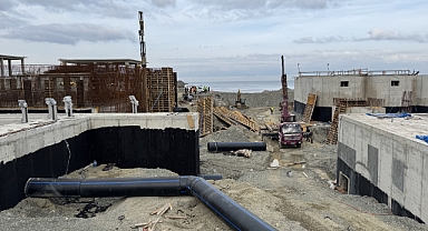 RİZE'DE İNŞAATTA KALIP BOŞLUĞUNA DÜŞÜRÜLEN İŞÇİ KURTARILDI