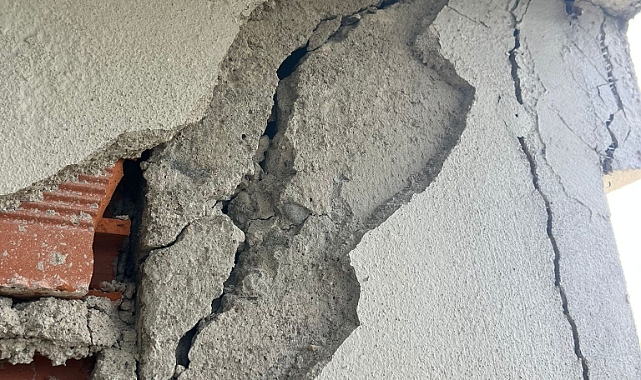 RİZE'DEKİ DEPREMDE 1 DEPO AĞIR HASARLI