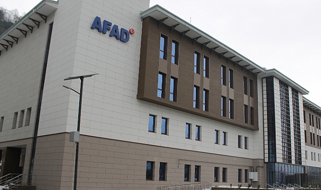 RİZE'DEKİ DEPREMDE AFAD'A İHBAR YAĞDI