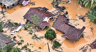 ŞİDDETLİ YAĞIŞLAR SRİ LANKA'YI VURDU... 15 BİN KİŞİ MAĞDUR OLDU...