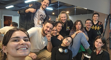 TİYATRO ZİNOS PERDELERİNİ AÇIYOR... 'YAŞASIN BOŞANIYORUZ' BU AKŞAM SAHNEDE...