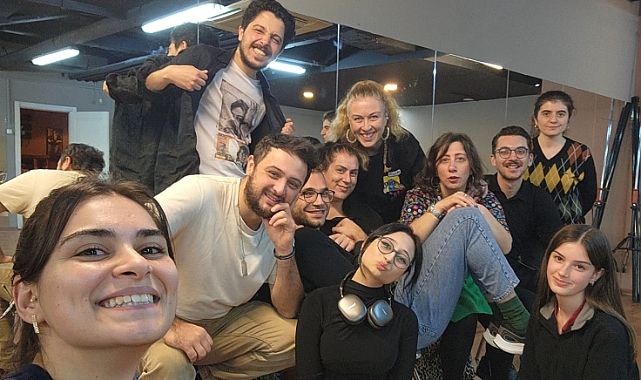 TİYATRO ZİNOS PERDELERİNİ AÇIYOR... 'YAŞASIN BOŞANIYORUZ' BU AKŞAM SAHNEDE...