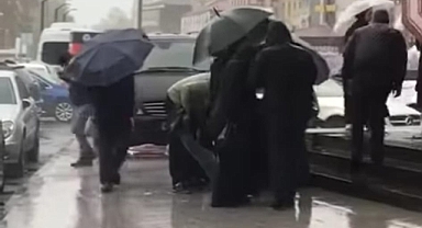 TRABZON'DA ACI OLAY... KALDIRIMDA KAYIP DÜŞEN ADAM HAYATINI KAYBETTİ...