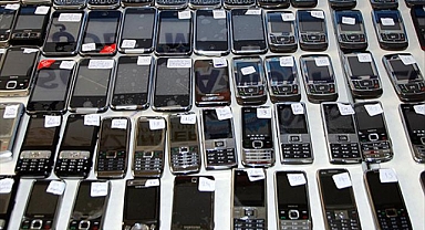 TRABZON'DA GÜMRÜK KAÇAĞI 23 CEP TELEFONU ELE GEÇİRİLDİ