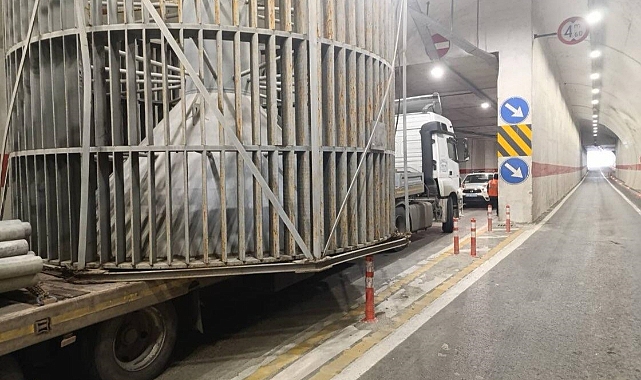 TÜNELE SIKIŞAN TIR TRAFİĞİ AKSATTI!