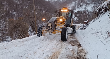 AKÇAABAT BELEDİYESİ EKİPLERİ KAR MESAİSİNDE
