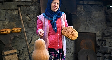 AKÇAABAT'TA MUHTEŞEM LEZZET: BAL KABAKLI MISIR EKMEĞİ