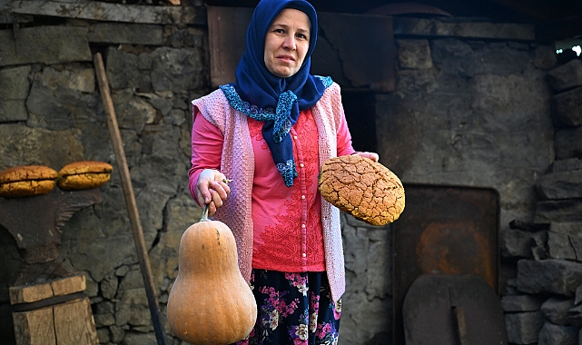 AKÇAABAT'TA MUHTEŞEM LEZZET: BAL KABAKLI MISIR EKMEĞİ