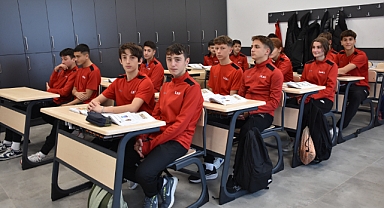 FUTBOL TEMALI OKULDA GELECEĞİN SPORCULARI YETİŞTİRİLİYOR