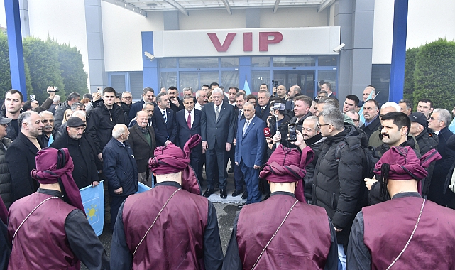 İYİ PARTİ LİDERİ DERVİŞOĞLU'NA COŞKULU KARŞILAMA