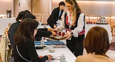 JAPONLARA TÜRK ÇAYININ PÜF NOKTALARI ÖĞRETİLDİ