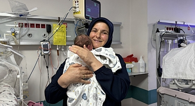 NEJLAHEMŞİRE31 YILDIR BEBEKLERİN HAYATINA DOKUNUYOR