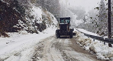 RİZE'DE KAR ESARETİ