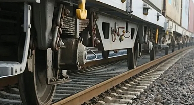 RUSYA'DA YÜK TRENİNE ÇARPAN YOLCU TRENİ RAYDAN ÇIKTI... 326 YOLCU VAR...