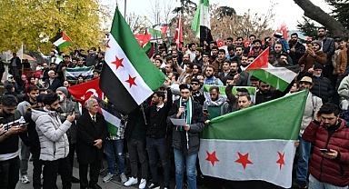 TRABZON'DA SURİYELİLER BAAS REJİMİNİN DEVRİLMESİNİ KUTLADI