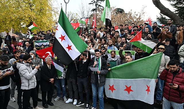 TRABZON'DA SURİYELİLER BAAS REJİMİNİN DEVRİLMESİNİ KUTLADI