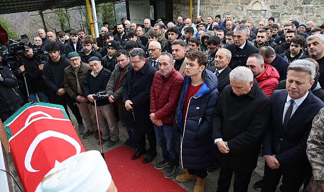 TRABZON EMRE'YE AĞLADI... KARDEŞE SON BAKIŞ...