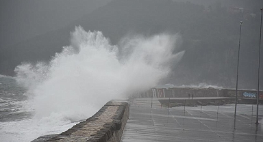 TRABZON VALİLİĞİ UYARDI... DENİZE SAKIN YAKLAŞMAYIN...