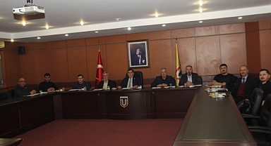 TTB'DE EMEKLİYE AYRILAN KURUM SEKRETERİNE PLAKET