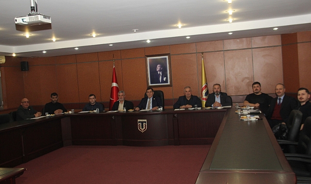 TTB'DE EMEKLİYE AYRILAN KURUM SEKRETERİNE PLAKET