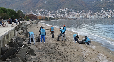 YÜKÜMLÜLER SAHİLİ PIRIL PIRIL YAPTI