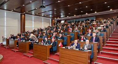ZORLU: DEMİR YOLU RİZE'YE KAYIYOR, BUNA SESSİZ KALIYORUZ