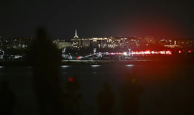 ABD'DE UÇAK İLE ASKERİ HELİKOPTER ÇARPIŞTI