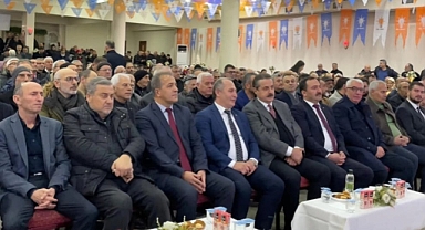 AK PARTİ ARHAVİ'DE GÖVDE GÖSTERİSİ YAPTI