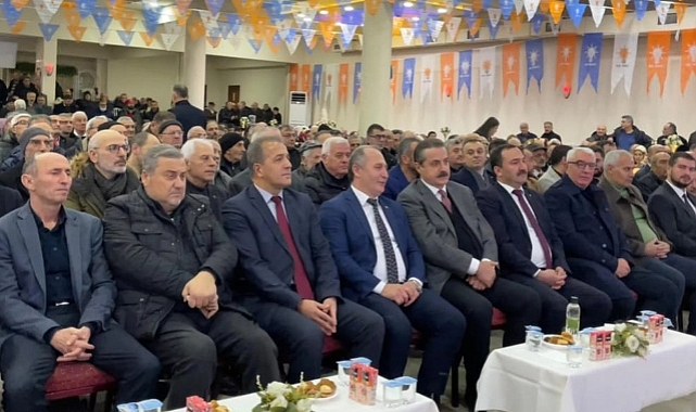 AK PARTİ ARHAVİ'DE GÖVDE GÖSTERİSİ YAPTI