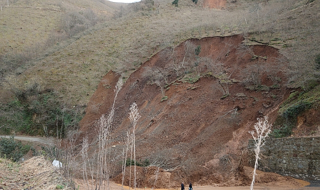 ARSİN'DE KORKUTAN HEYELAN