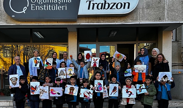 ATIK KUMAŞ VE İPLİKLER ÖĞRENCİLERİN ELİNDE RESME DÖNÜŞÜYOR