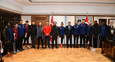 BAŞKAN GENÇ'E ŞAMPİYONLUK SÖZÜ VERDİLER