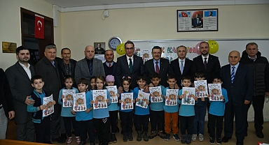 BAŞKAN GENÇ KARNE HEYECANINA ORTAK OLDU