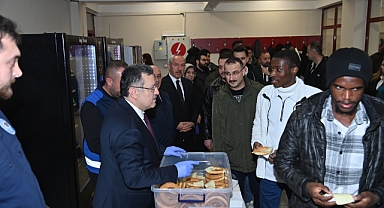 BAŞKAN GENÇ'TEN ÜNİVERSİTE ÖĞRENCİLERİNE MORAL ZİYARETİ