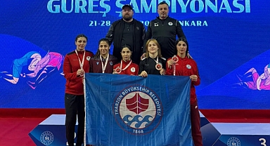 BÜYÜKŞEHİR'İN KADIN GÜREŞÇİLERİ GURURLANDIRDI