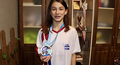 TRABZONLU ÖĞRENCİDEN YÜZMEDE BÜYÜK BAŞARI