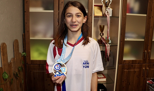 TRABZONLU ÖĞRENCİDEN YÜZMEDE BÜYÜK BAŞARI