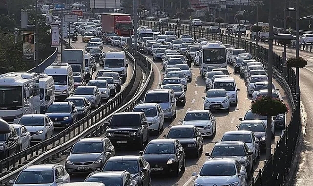 TRAFİKTE YENİ DÖNEM... KURALLARA UYMAYAN SÜRÜCÜLER YANDI