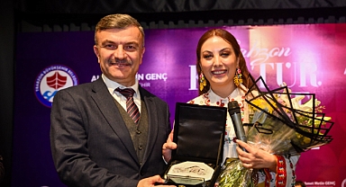 TRT SANATÇISI ELİF AVCI'DAN TRABZON'A ÖVGÜ DOLU SÖZLER 