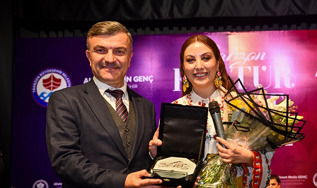 TRT SANATÇISI ELİF AVCI'DAN TRABZON'A ÖVGÜ DOLU SÖZLER